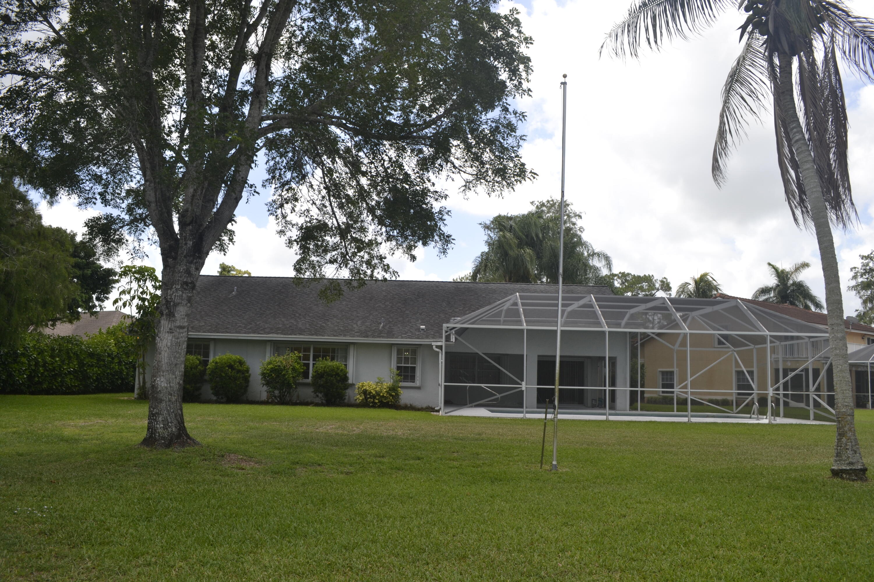 SUGAR POND MANOR OF WELLINGTON - Residential