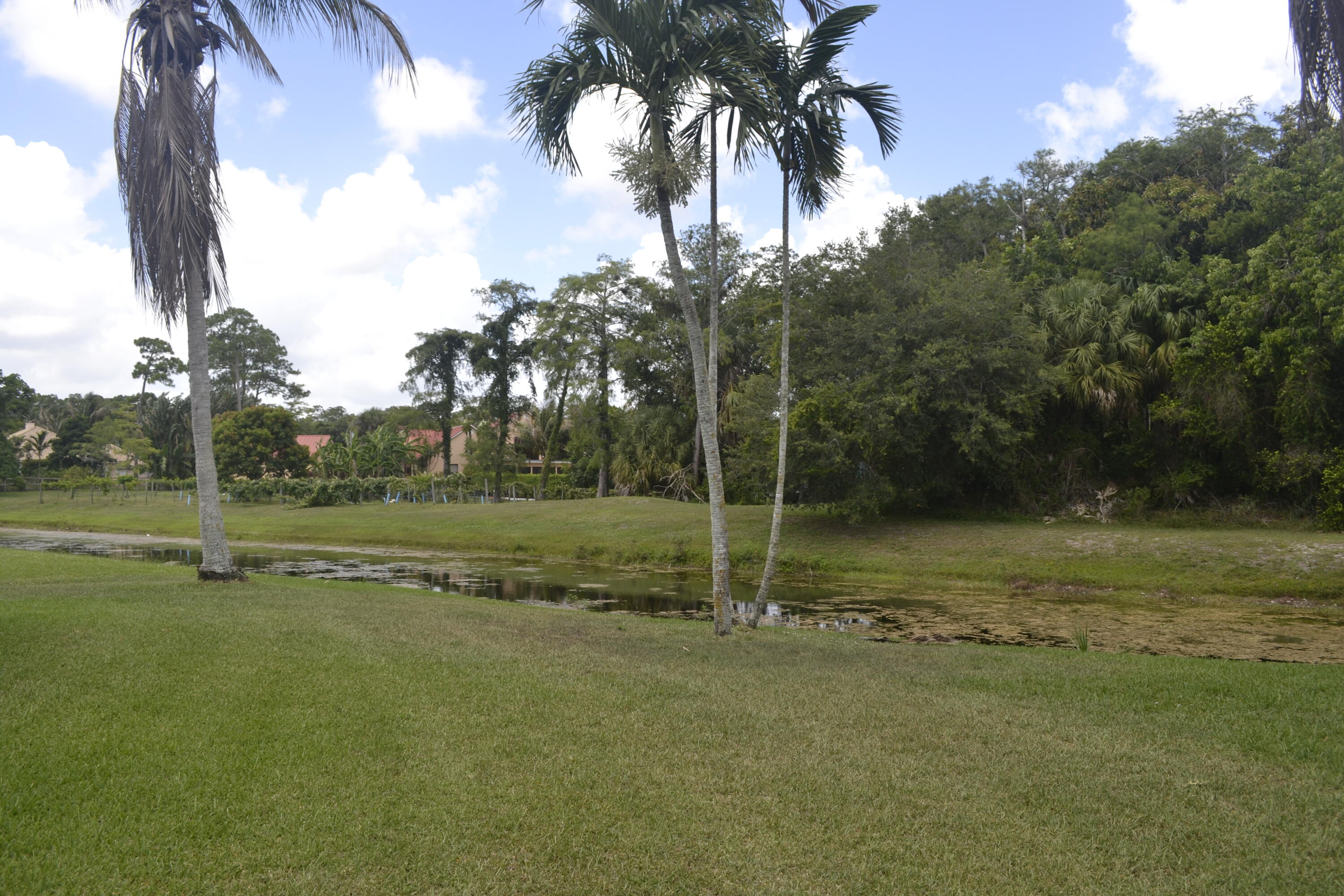 SUGAR POND MANOR OF WELLINGTON - Residential