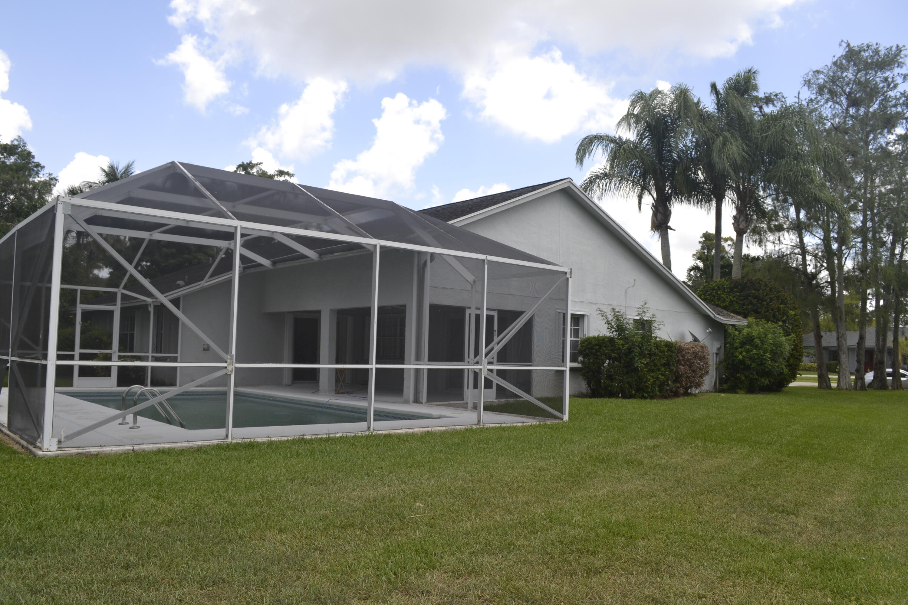 SUGAR POND MANOR OF WELLINGTON - Residential