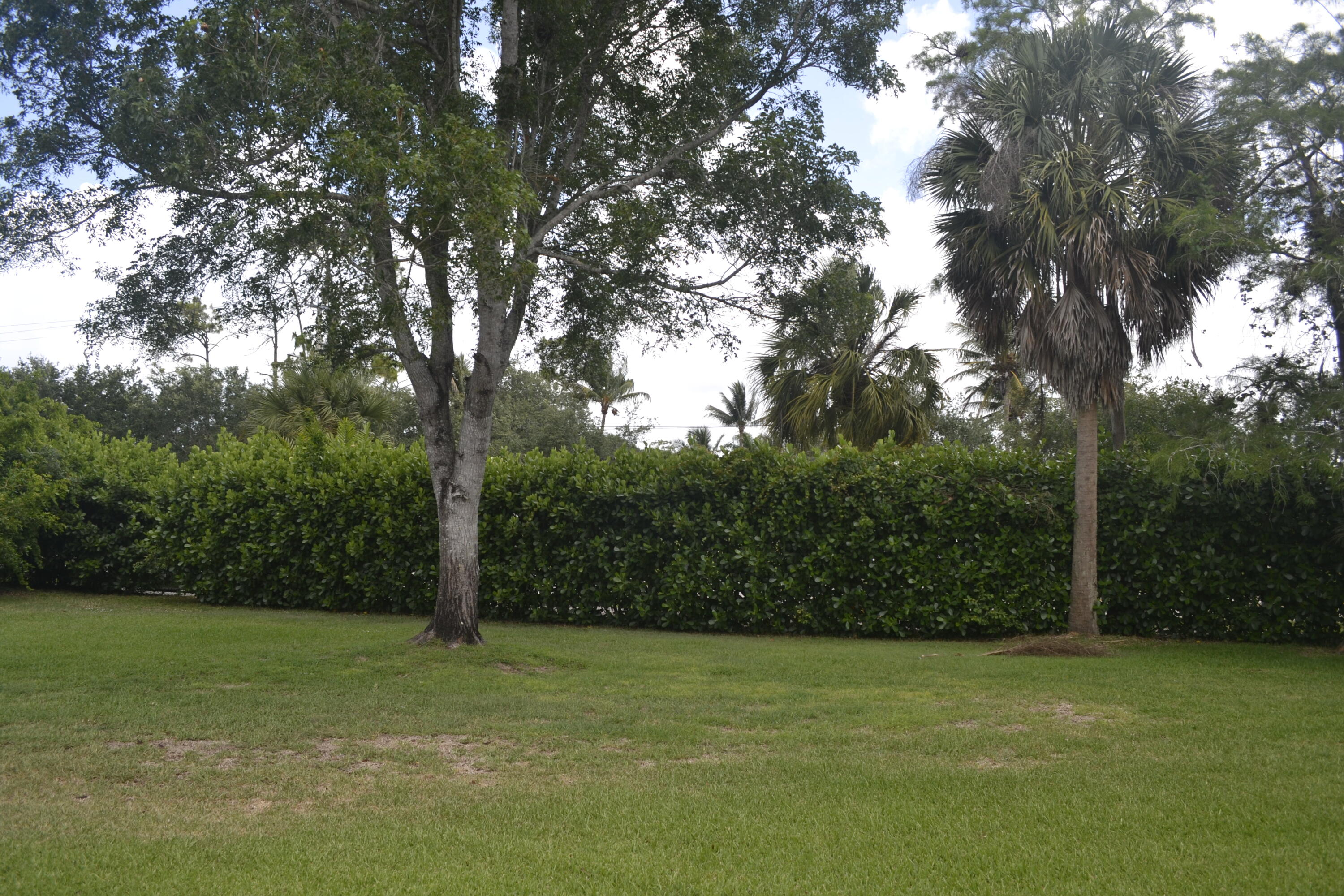 SUGAR POND MANOR OF WELLINGTON - Residential