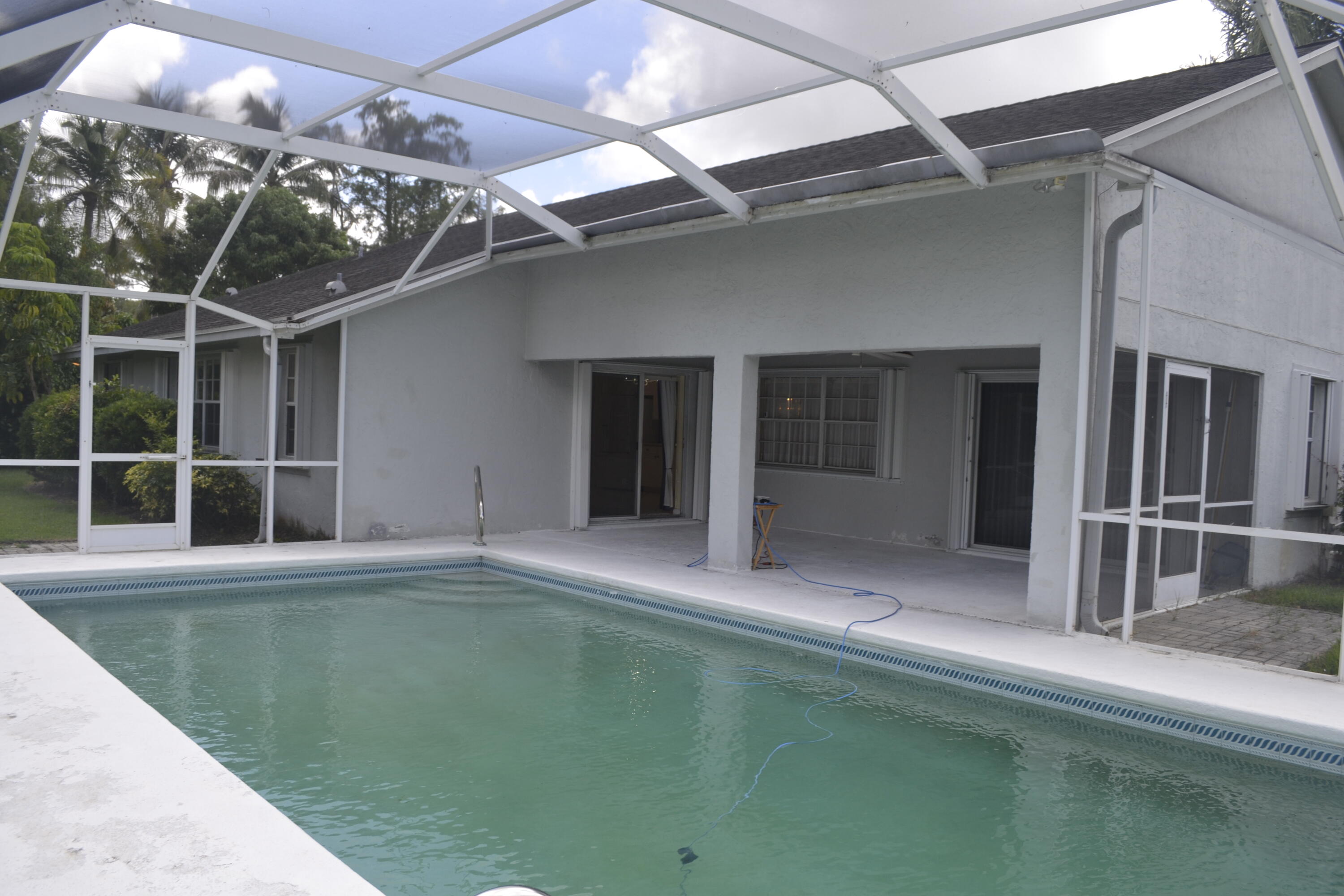 SUGAR POND MANOR OF WELLINGTON - Residential