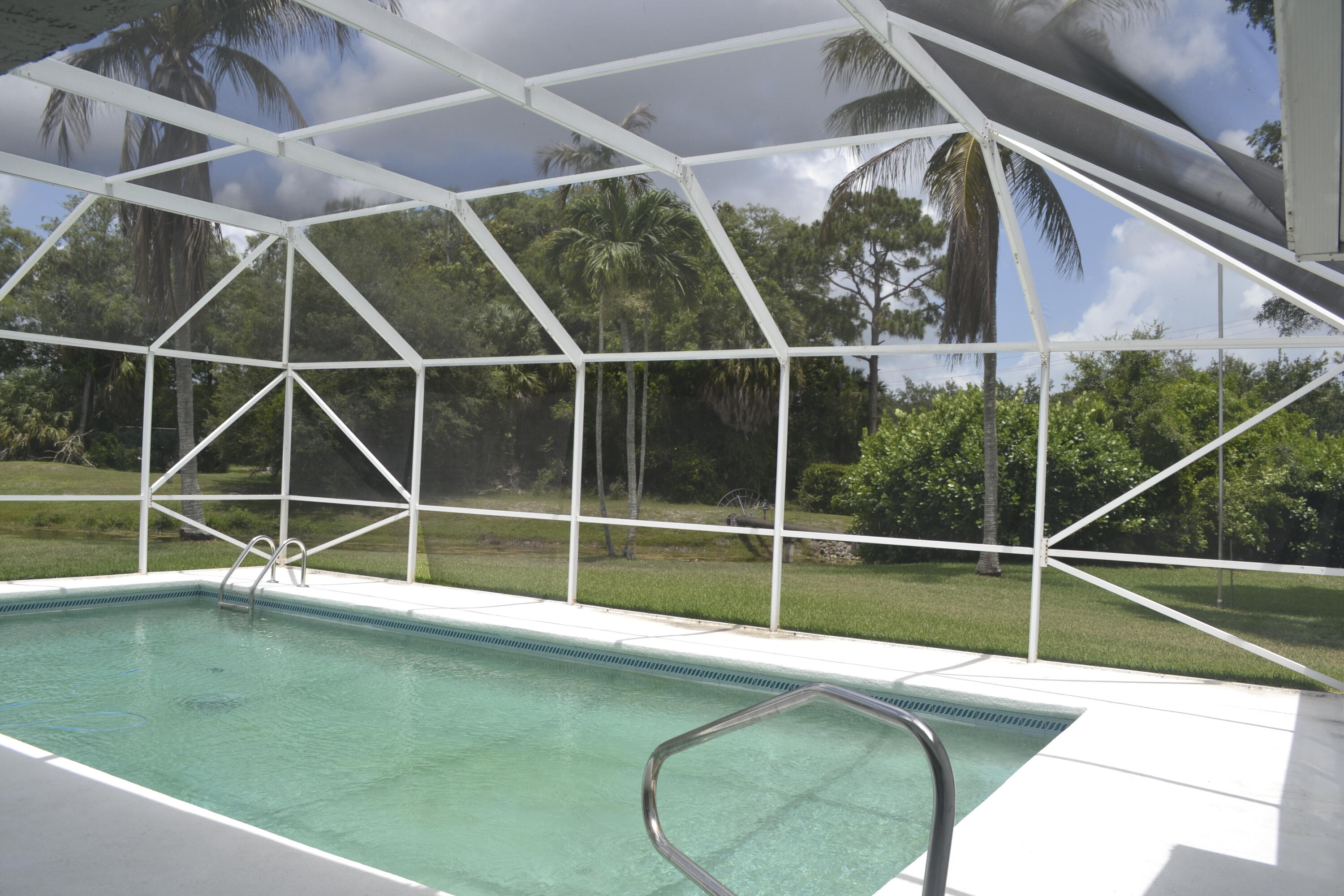 Properties 1104 Raintree Lane