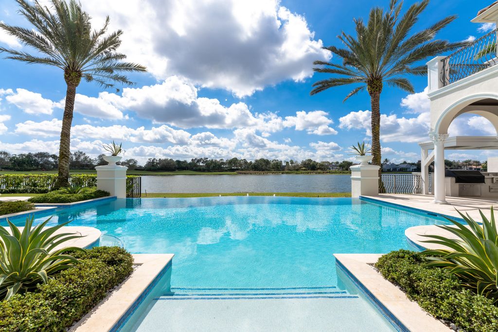 Photo of 112 Via Palacio, Palm Beach Gardens, FL 33418 (MLS # R10869423)