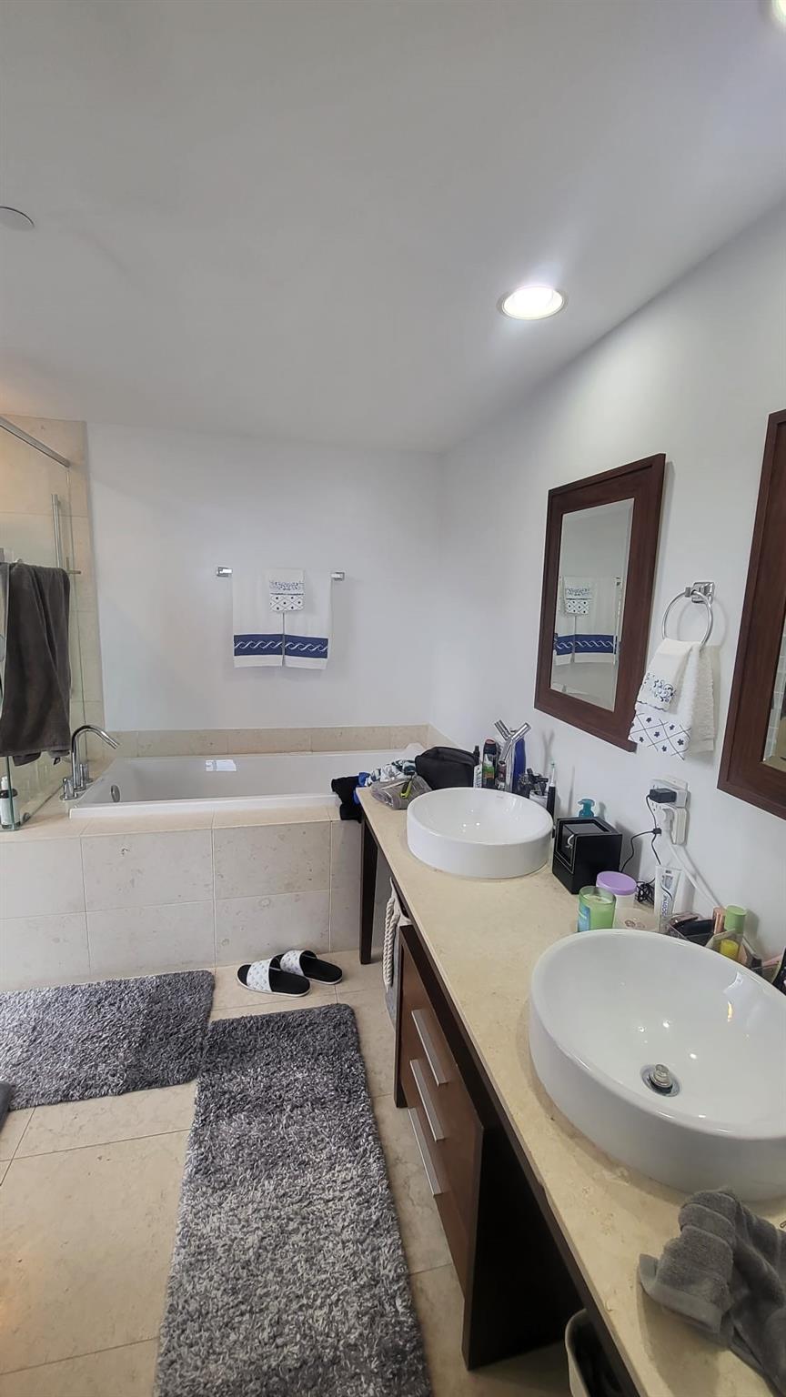 475 Brickell ave 4913