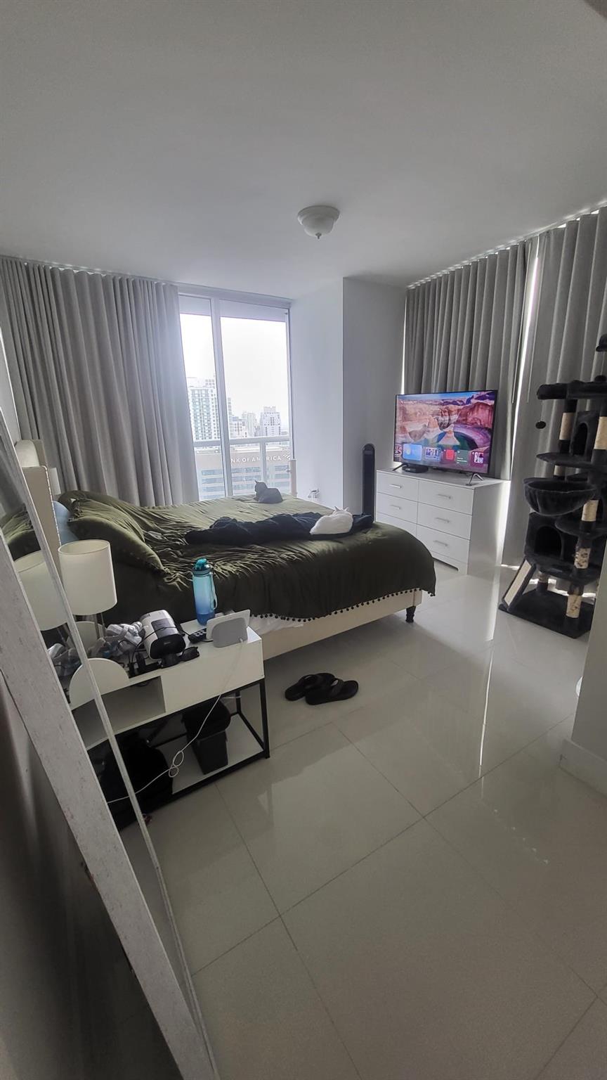 475 Brickell ave 4913