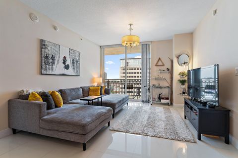 Condominium in West Palm Beach FL 550 Okeechobee Boulevard Blvd.jpg