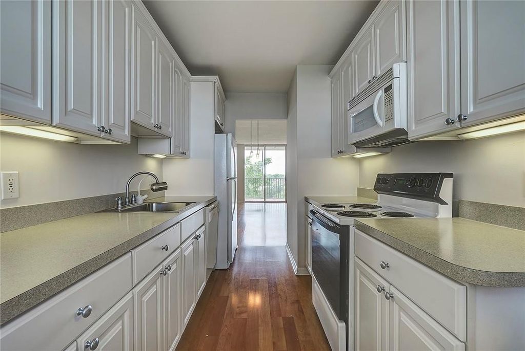 Photo of 250 Jacaranda Drive #606, Plantation, FL 33324 (MLS # F10512503)