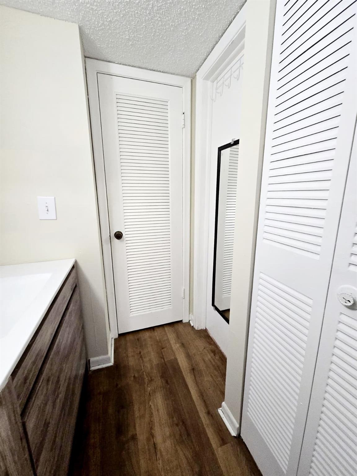 OAKS CONDO - Residential Lease