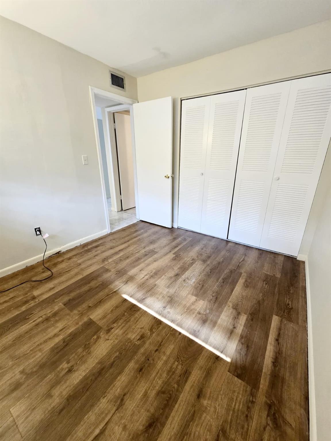 OAKS CONDO - Residential Lease