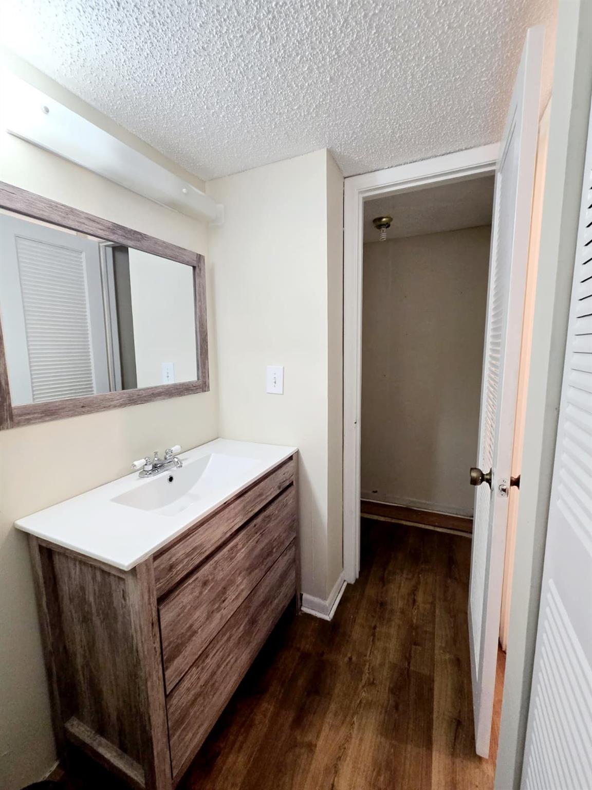 OAKS CONDO - Residential Lease