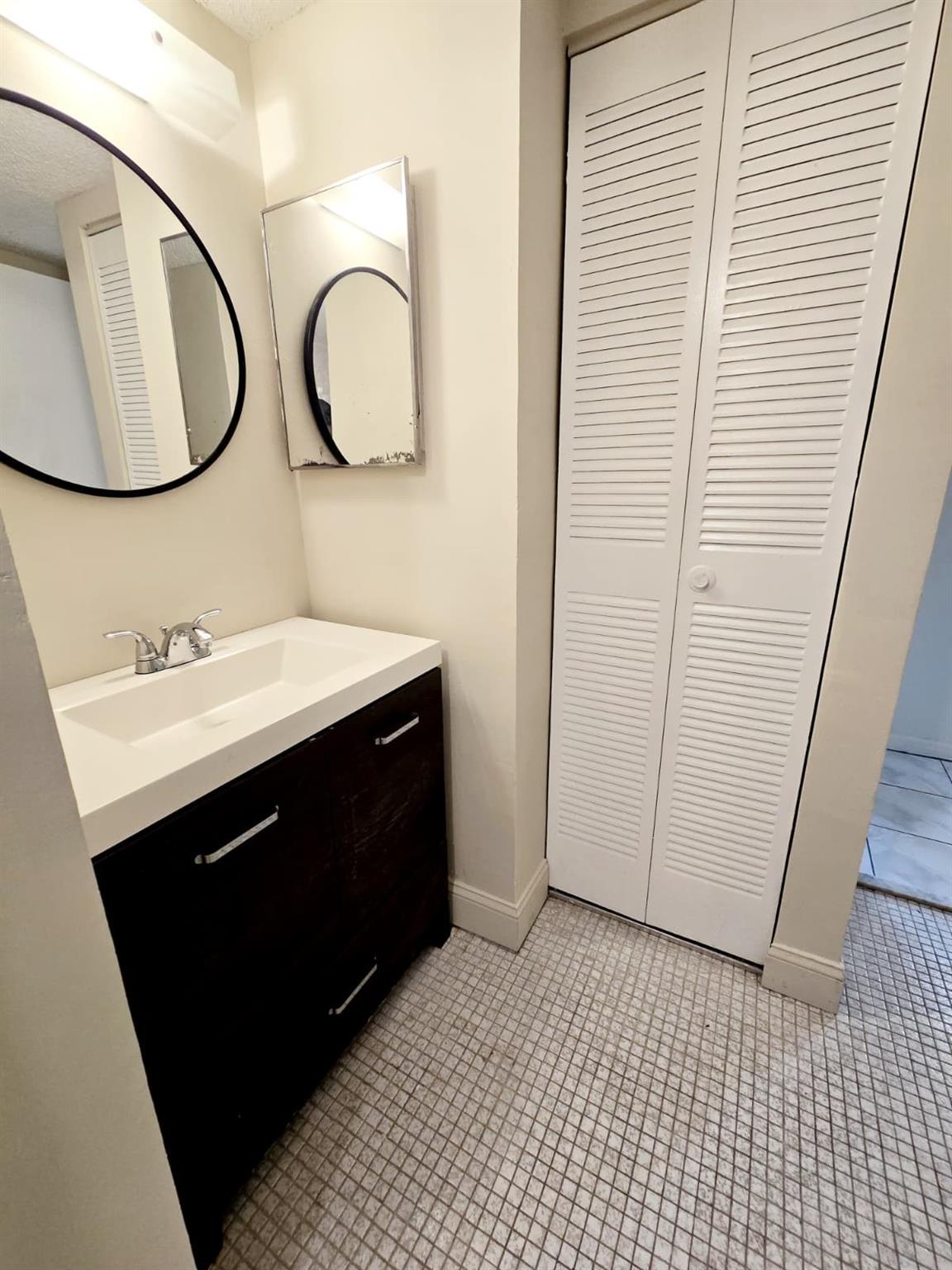 OAKS CONDO - Residential Lease