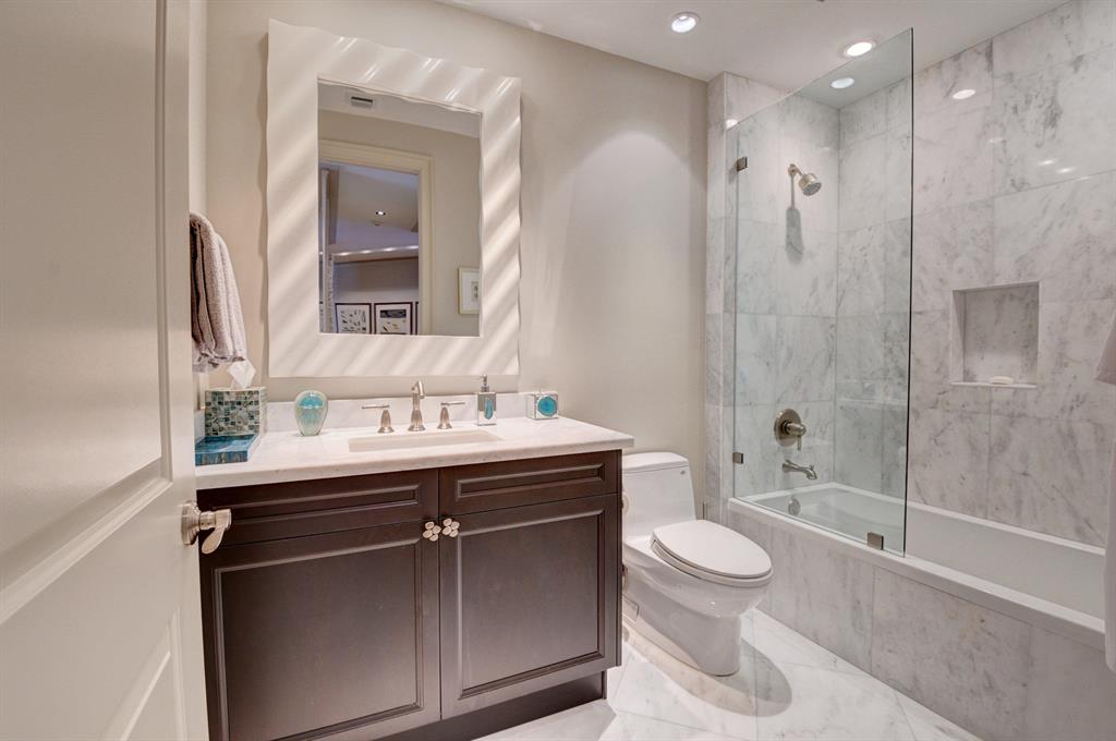 SEAGATE RESIDENCES CONDO - Residential