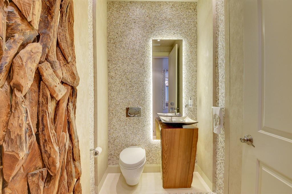 SEAGATE RESIDENCES CONDO - Residential