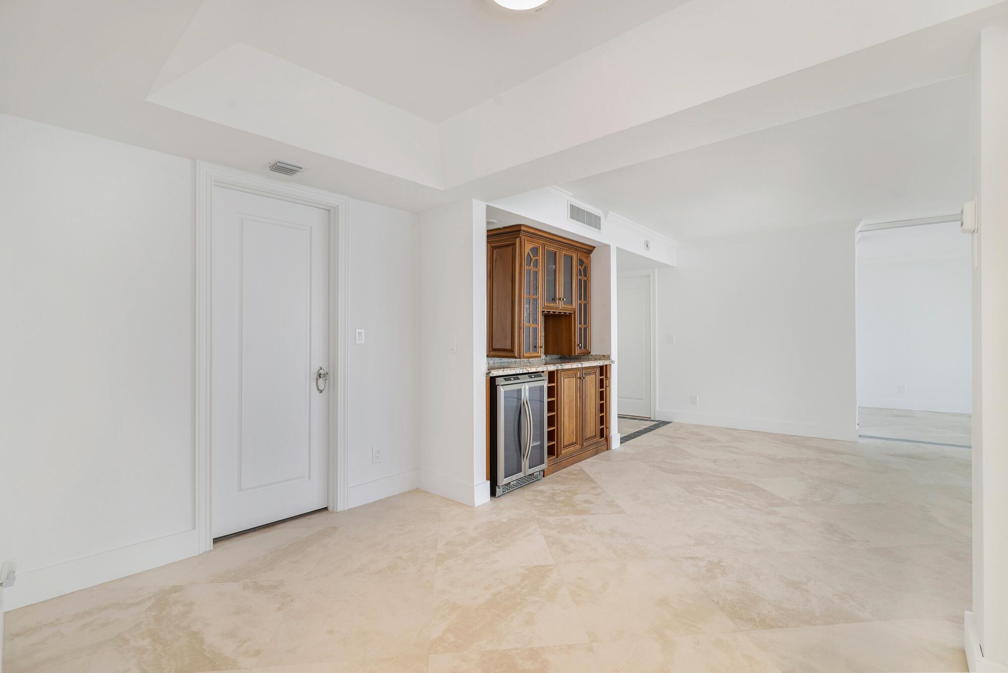 MAYFAIR HOUSE CONDO - Residential Lease