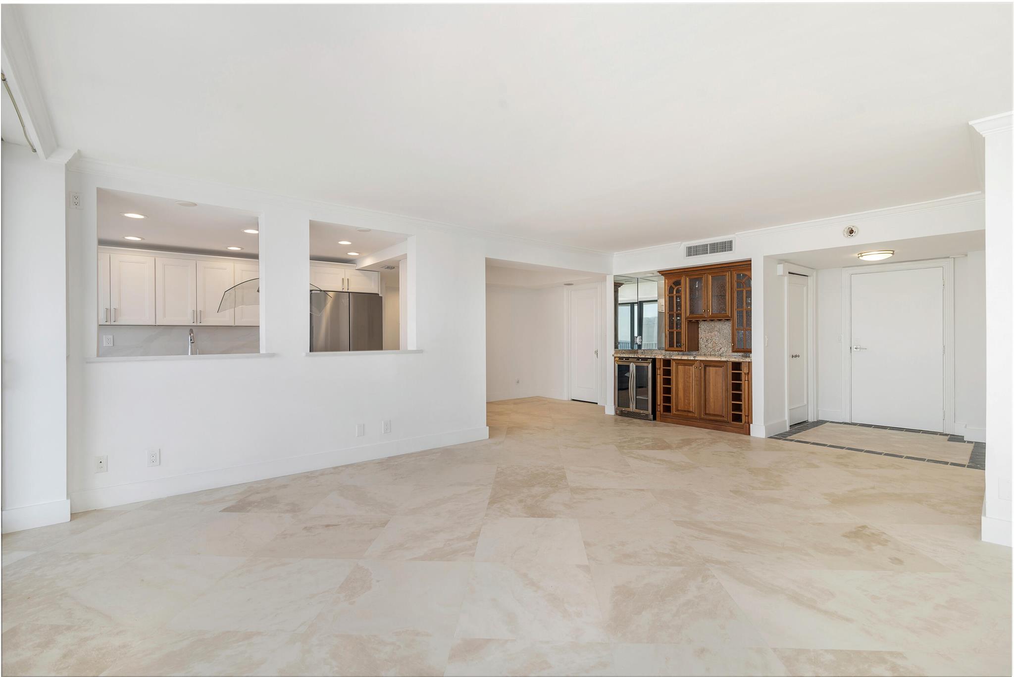 MAYFAIR HOUSE CONDO - Residential Lease