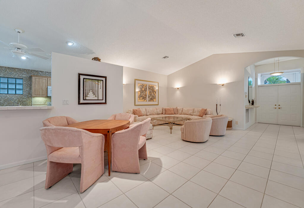 9870 Harbour Lake Circle