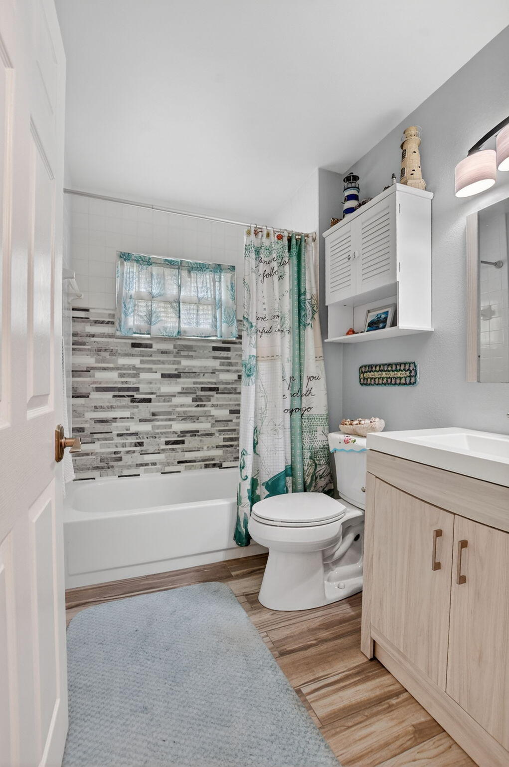 BAY WINDS 3 - Residential