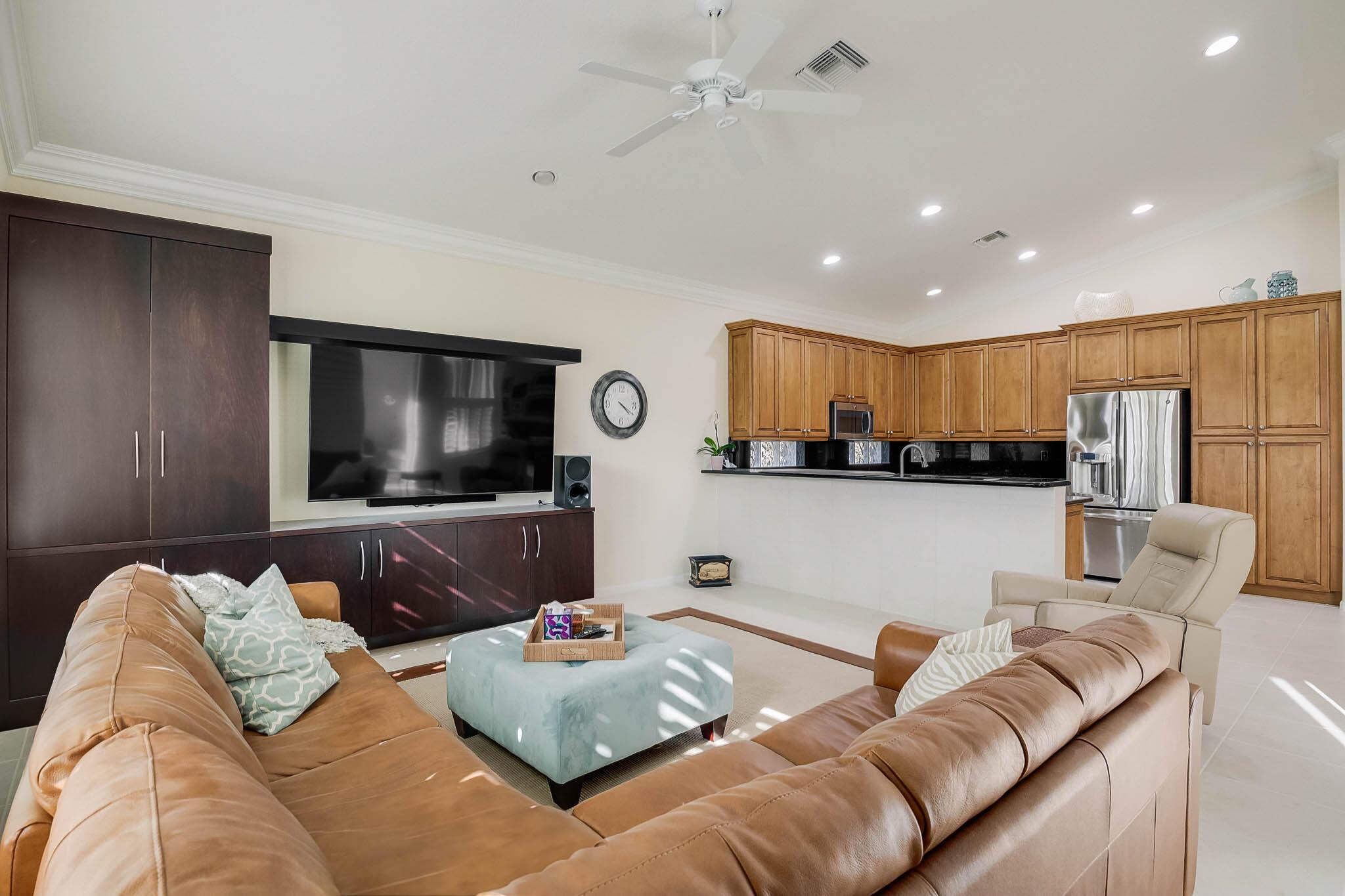 VALENCIA ISLES 3 - Residential