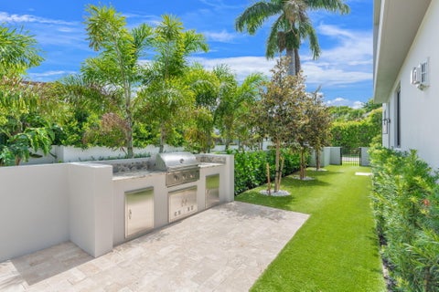 Tiny photo for 301 NE 7th Avenue, Delray Beach, FL 33483 (MLS # B26038060)