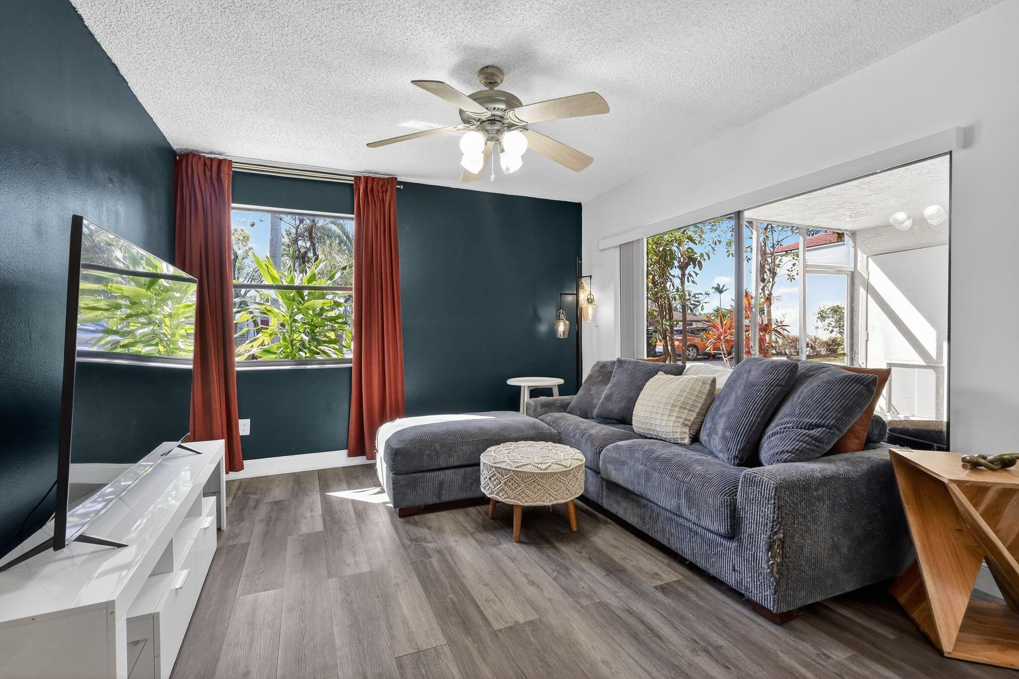 QUATRAINE CONDO - Residential