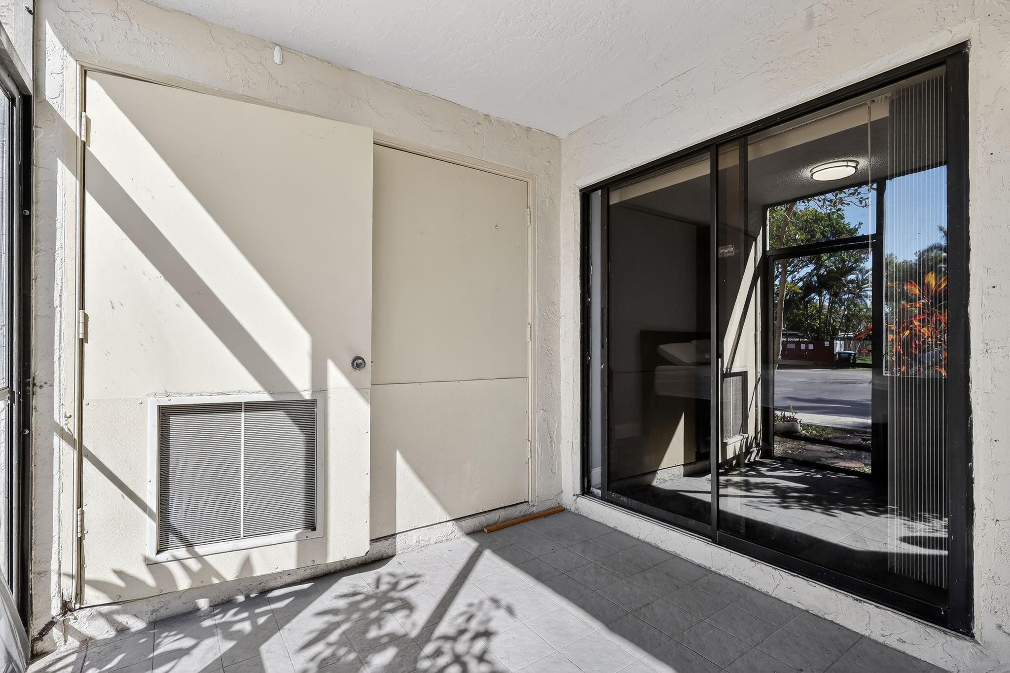 QUATRAINE CONDO - Residential