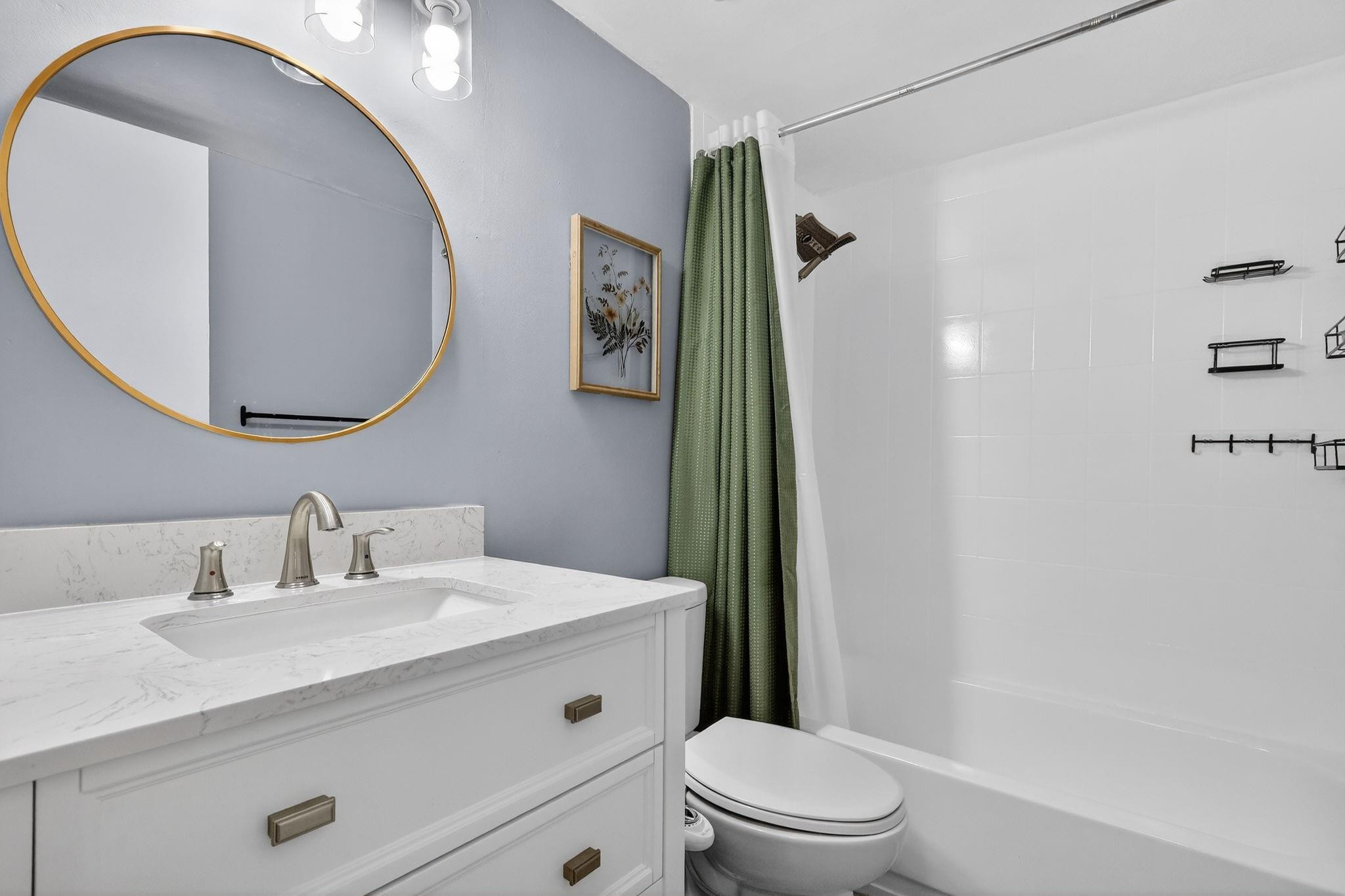 QUATRAINE CONDO - Residential