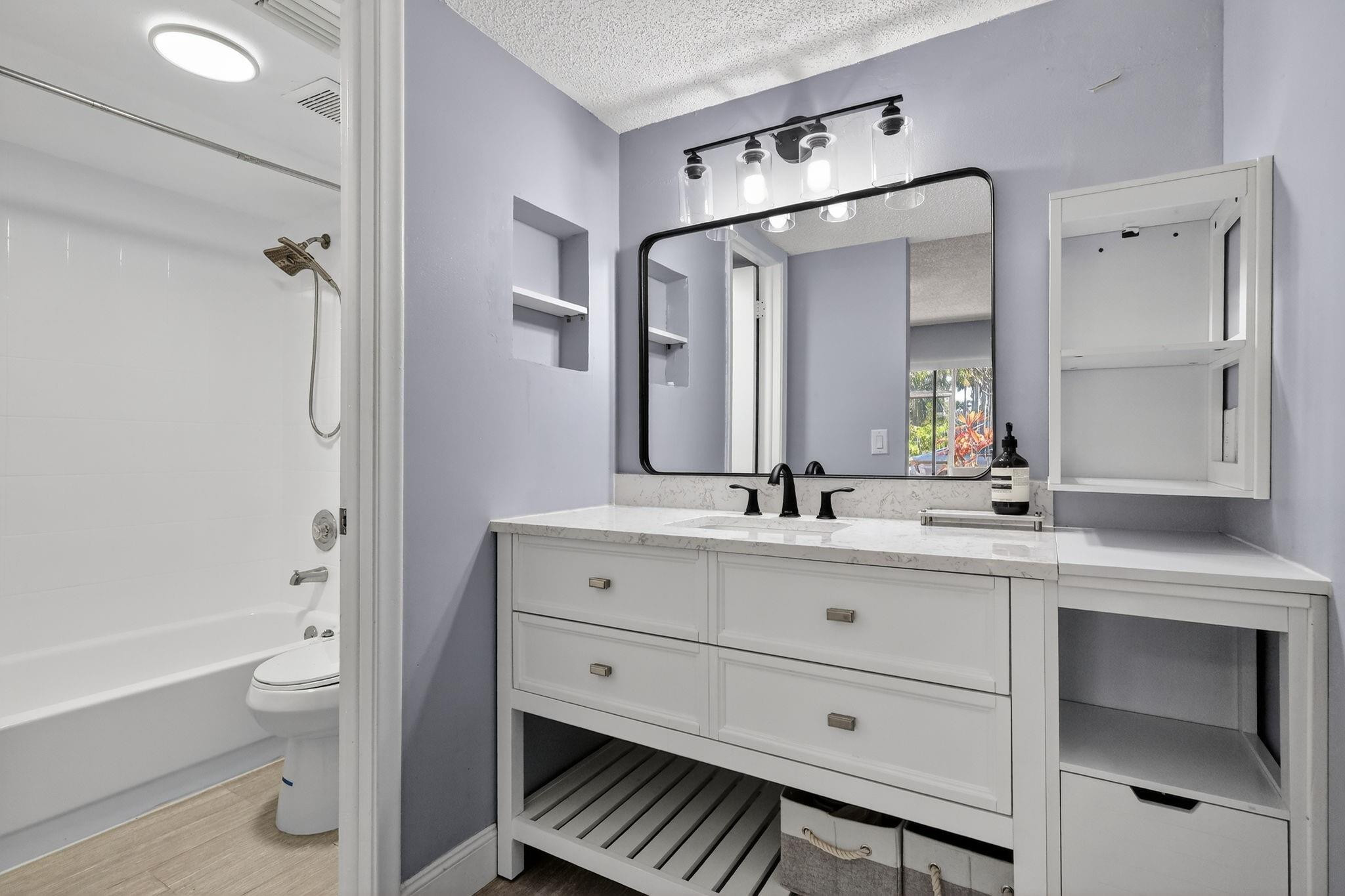 QUATRAINE CONDO - Residential