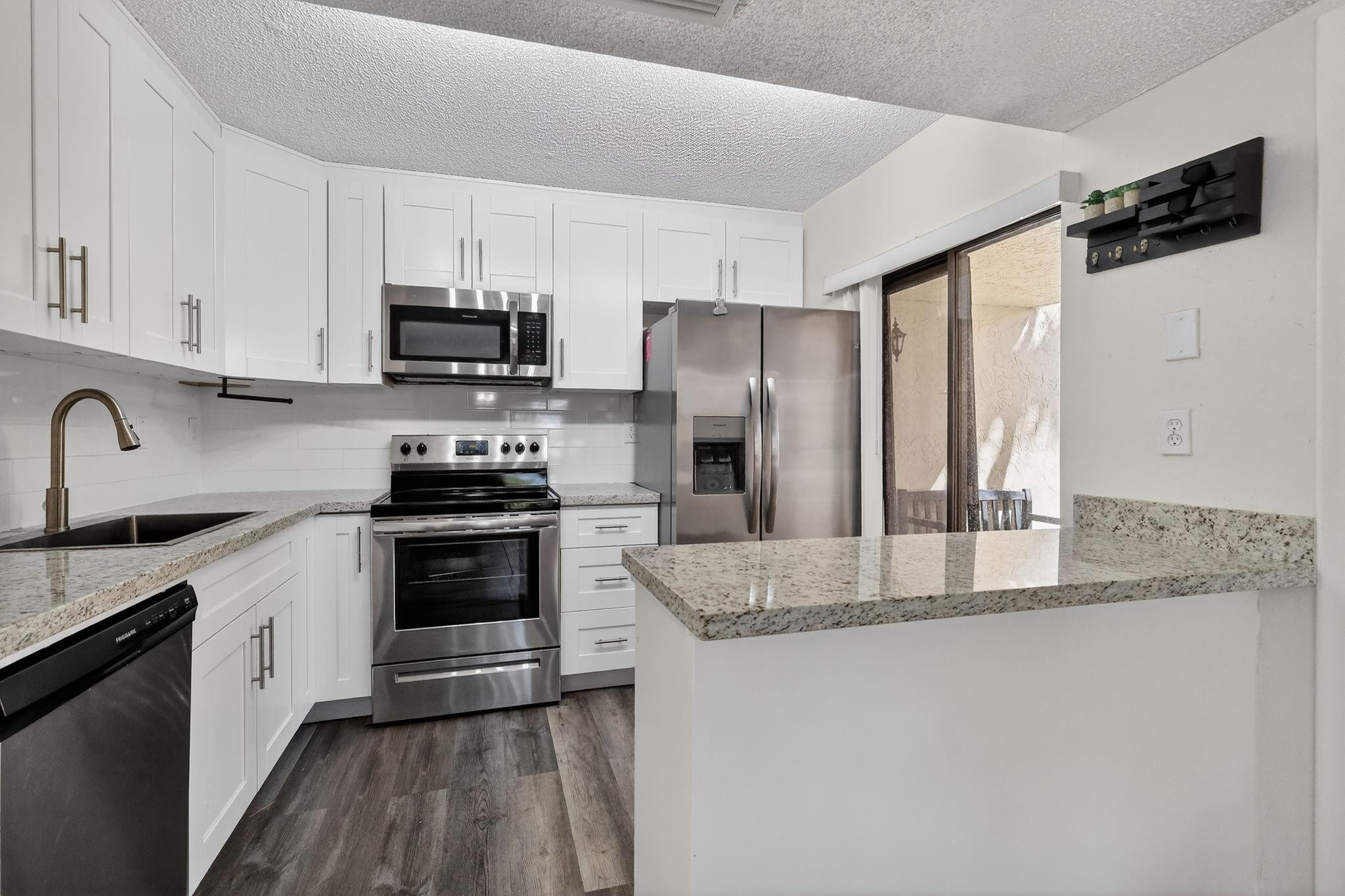 QUATRAINE CONDO - Residential