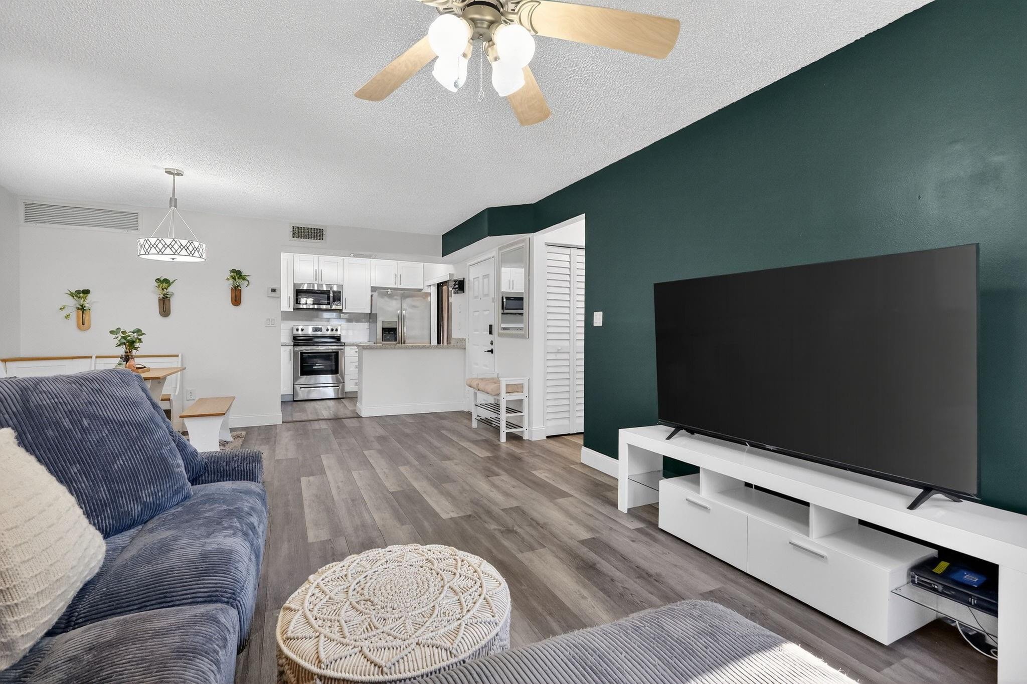 QUATRAINE CONDO - Residential