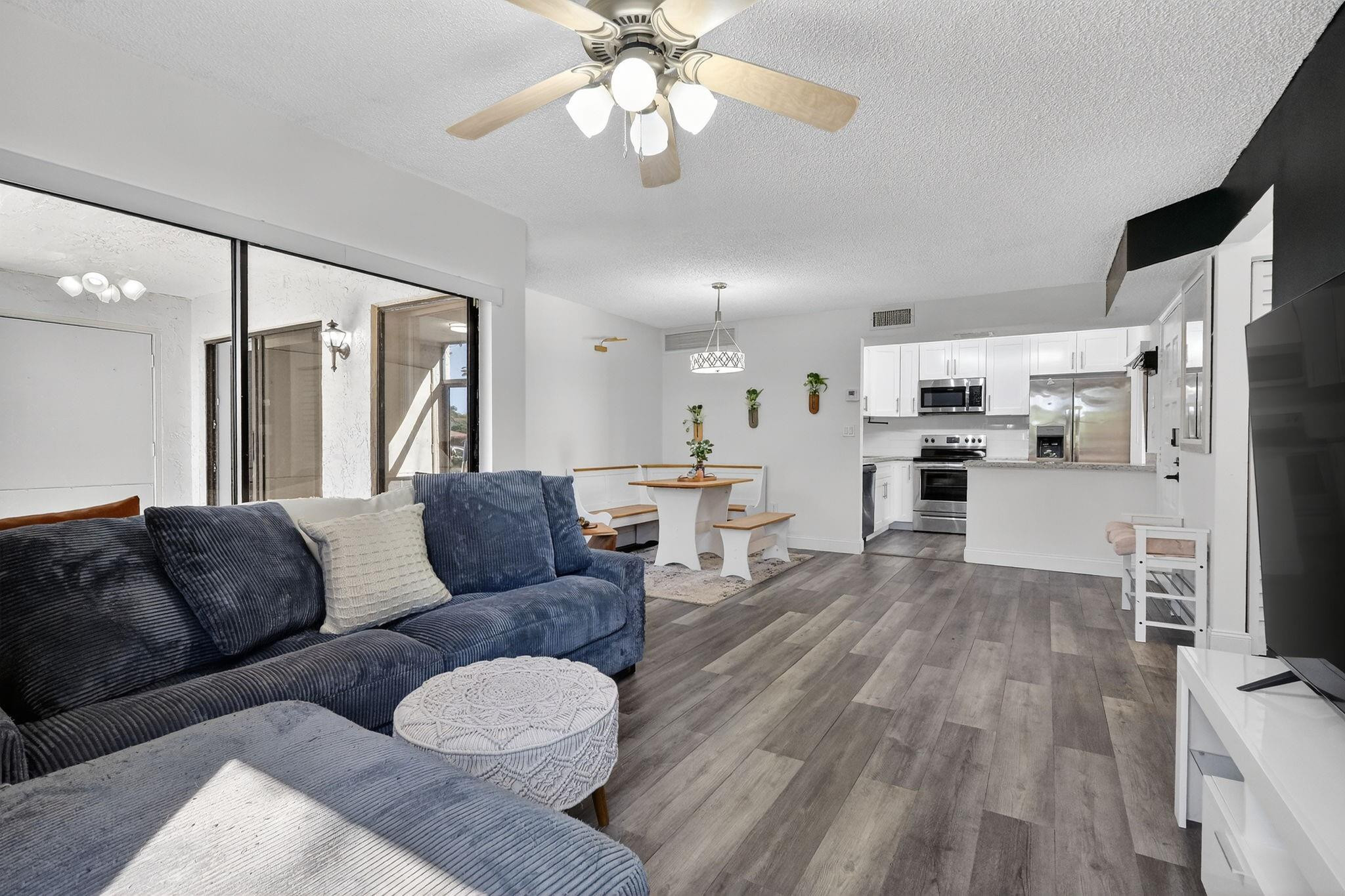 QUATRAINE CONDO - Residential