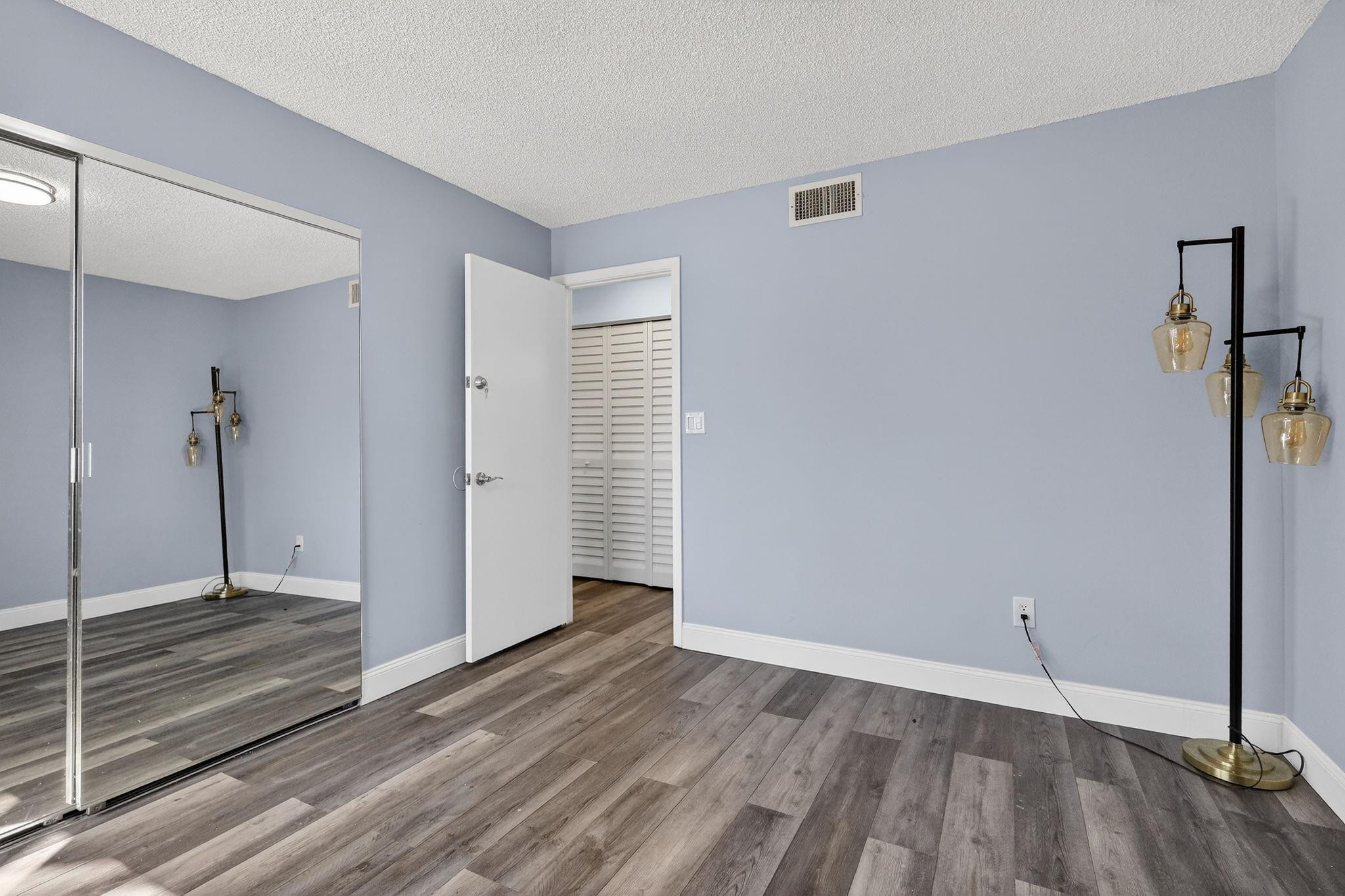 QUATRAINE CONDO - Residential