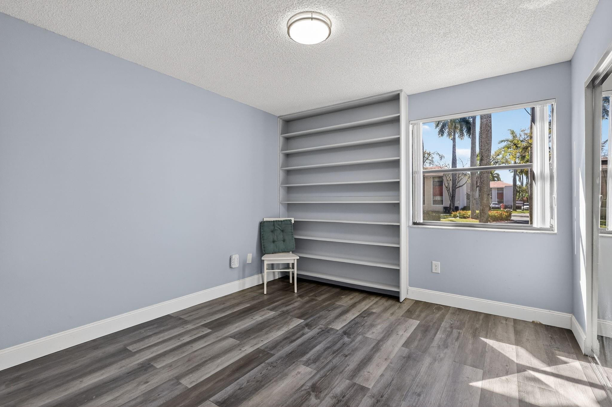 QUATRAINE CONDO - Residential