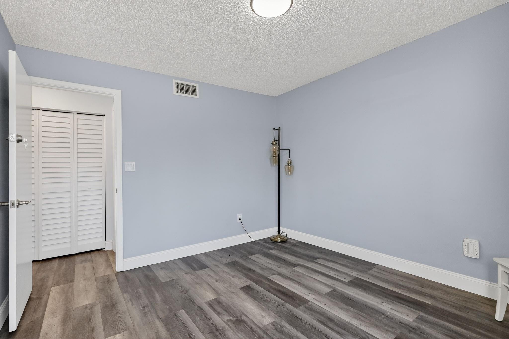 QUATRAINE CONDO - Residential