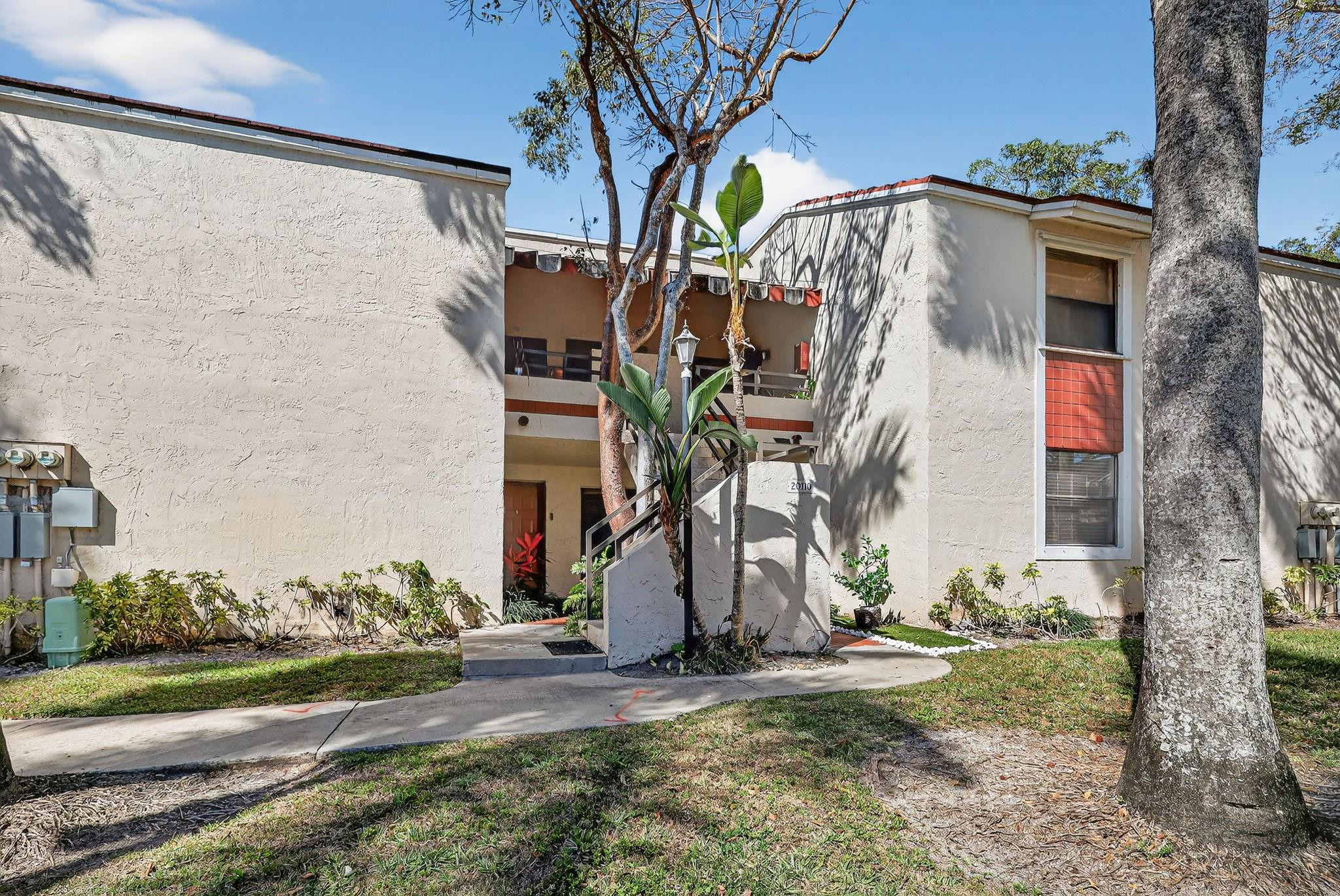 QUATRAINE CONDO - Residential