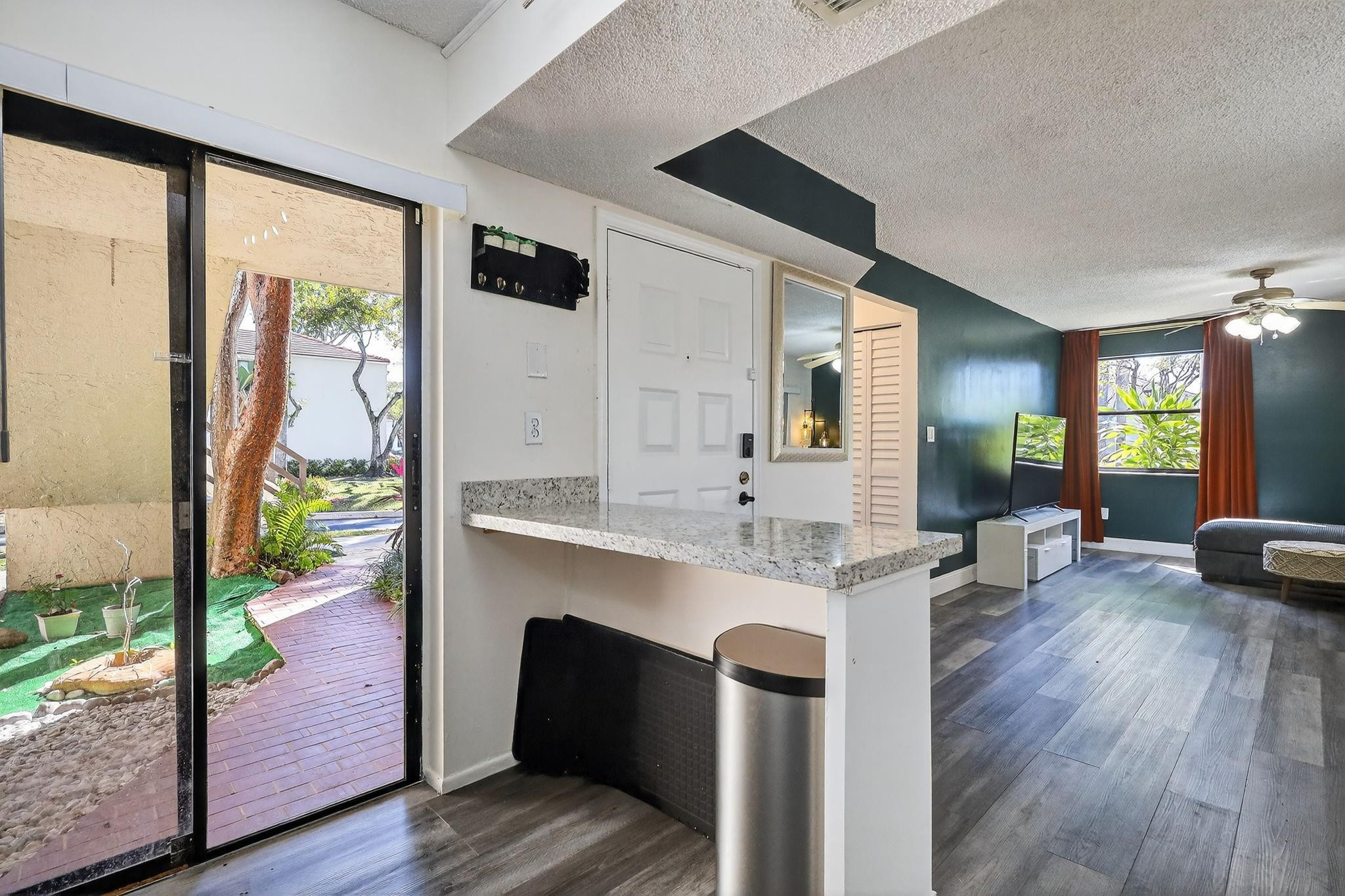 QUATRAINE CONDO - Residential