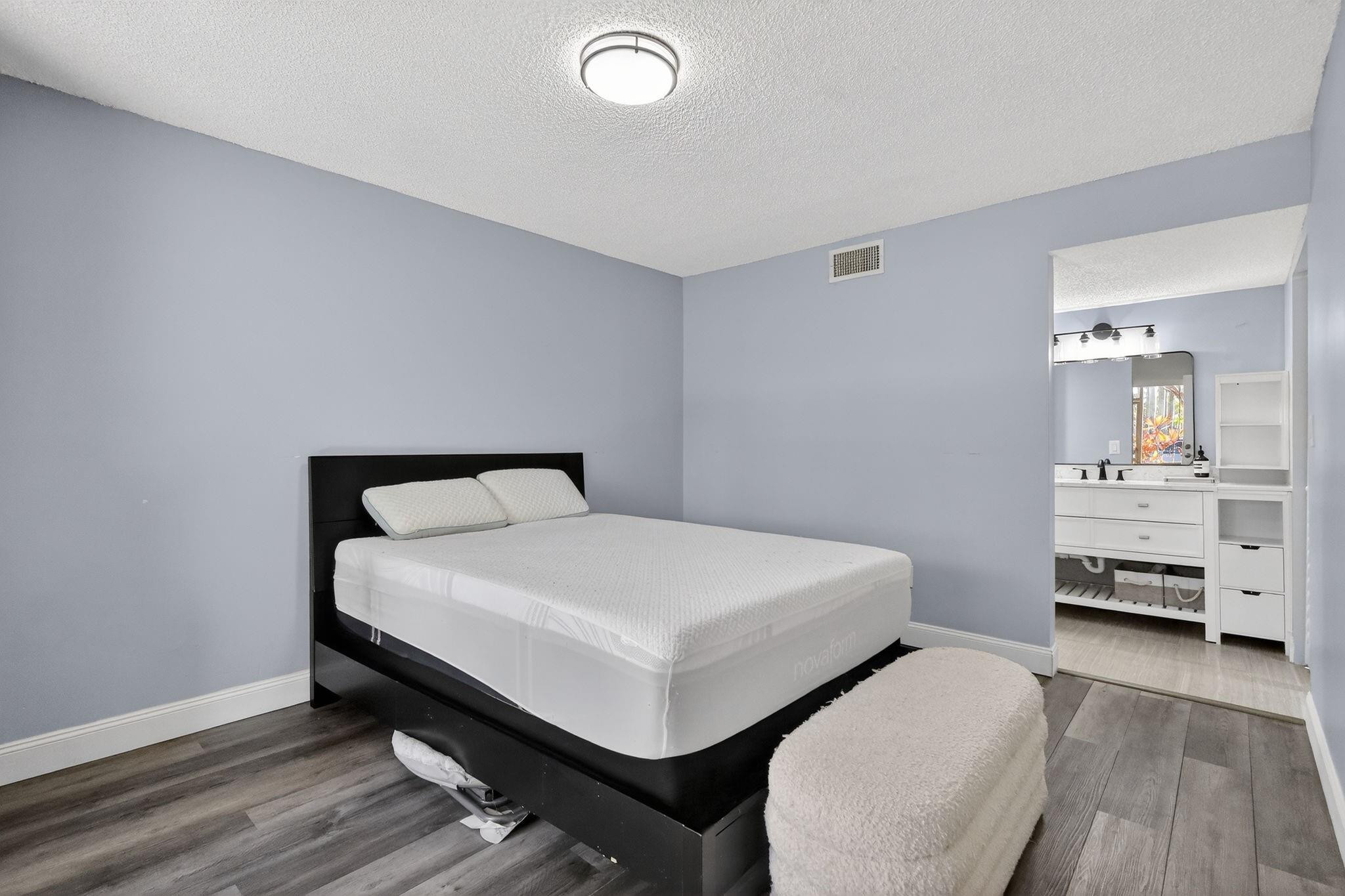 QUATRAINE CONDO - Residential