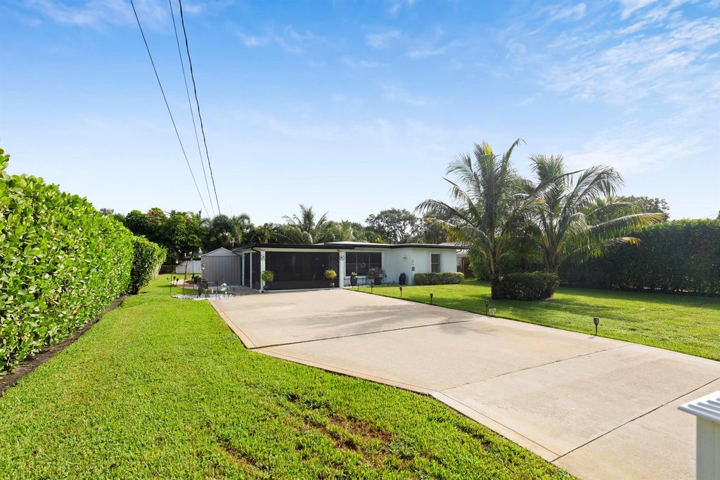 Photo of 2417 Country Oaks Lane, Palm Beach Gardens, FL 33410 (MLS # R11104975)