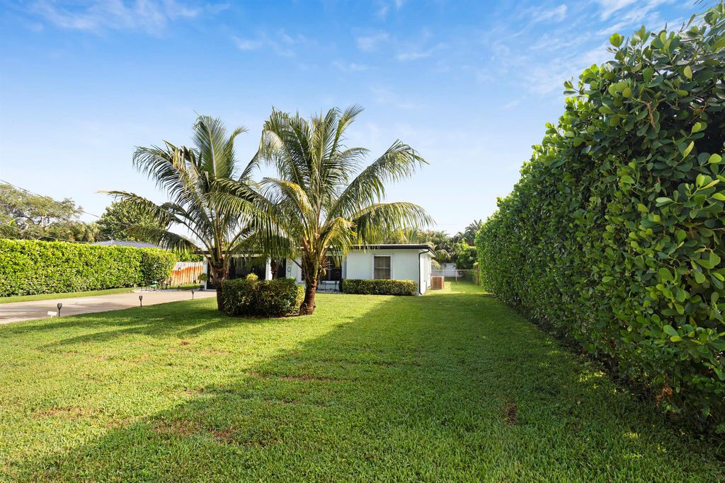 Photo of 2417 Country Oaks Lane, Palm Beach Gardens, FL 33410 (MLS # R11104975)