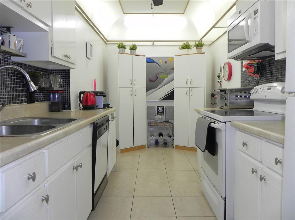 HILLCREST EAST - Residential
