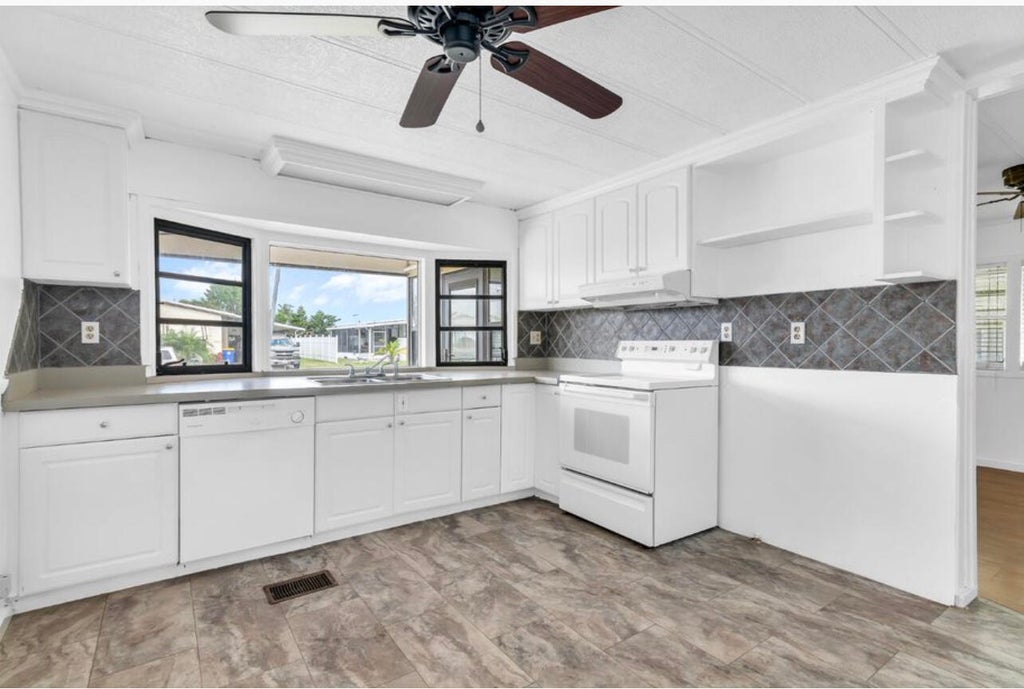 Photo of 7099 SE Bluebird Circle, Hobe Sound, FL 33455 (MLS # R11008901)