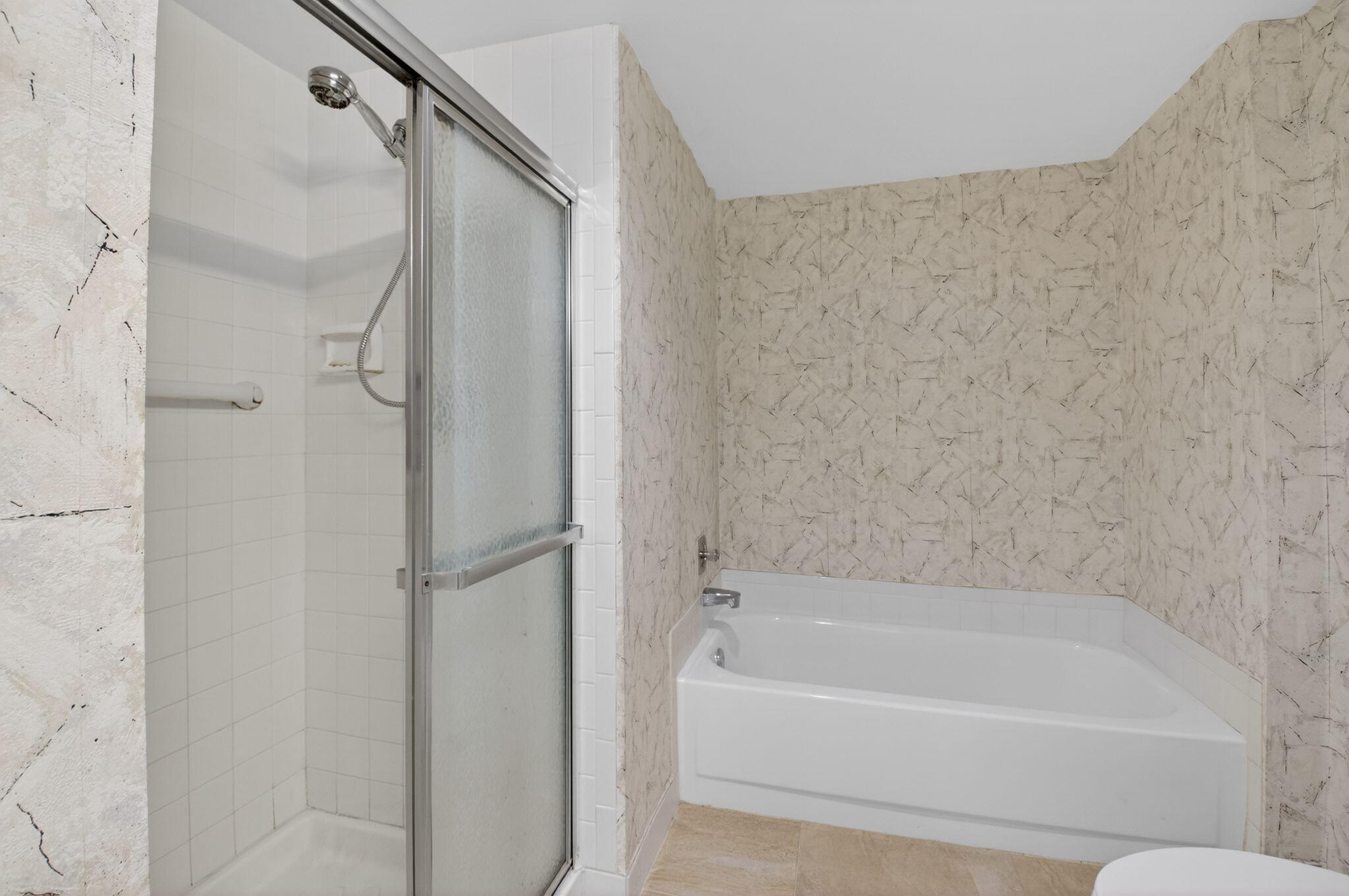 STRATFORD AT HUNTERS RUN CONDO - Residential