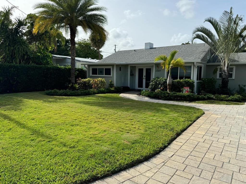 Beautiful, fully remodeled 2 bedroom 2 bathroom home in Oakland Park in quiet neighborhood. Huge, fenced backyard with enough room for your RV and Boat! Driveway has room for 6 or more cars. 2 walking minutes from the Funky Buddah and 5 minutes from the beach! Pets welcome. See it today before its gone!