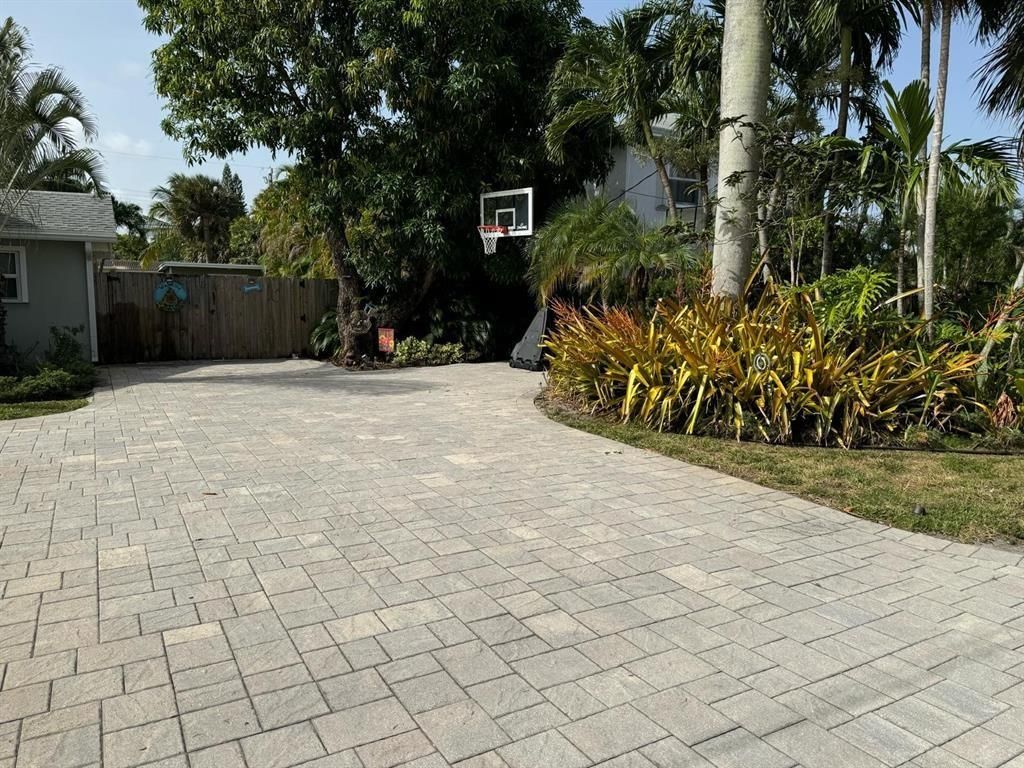 Photo of 1509 NE 35th Street, Oakland Park, FL 33334 (MLS # F10516259)