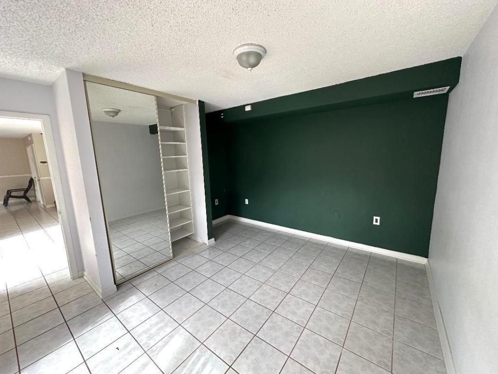 SHERWOOD LAKES - Residential