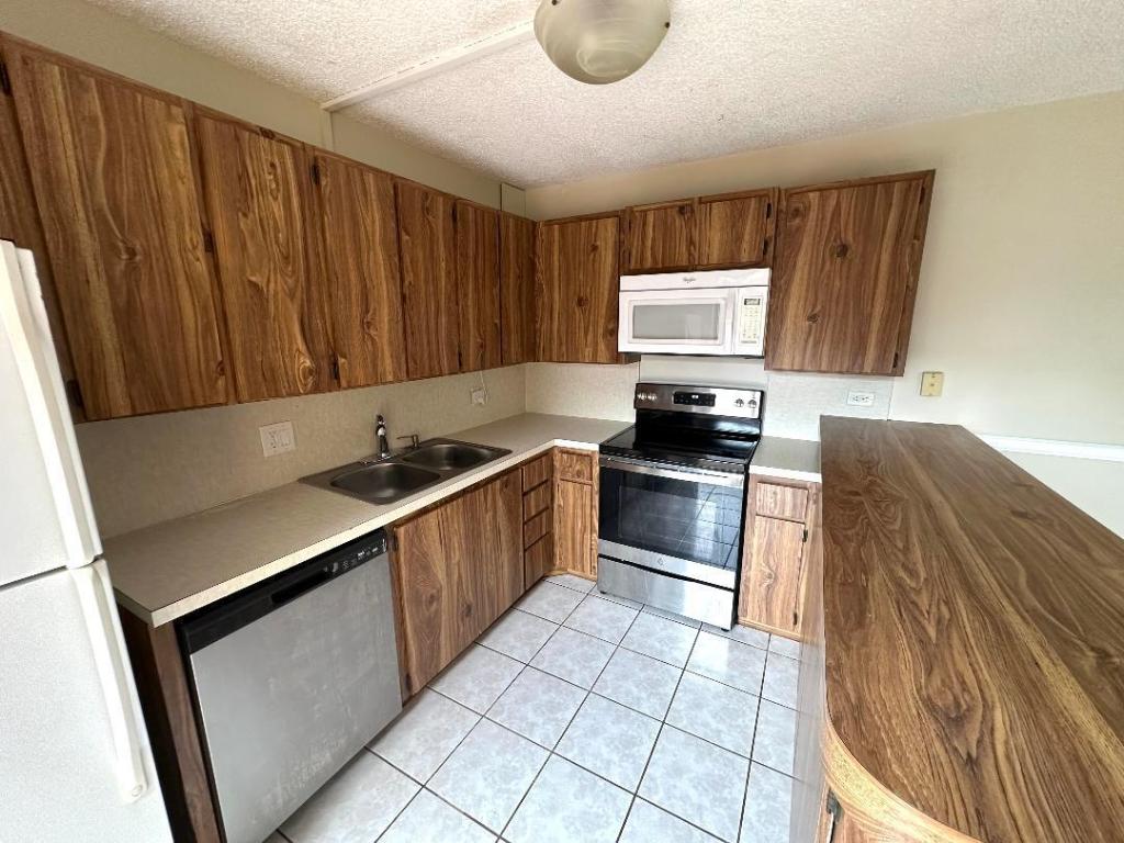 SHERWOOD LAKES - Residential