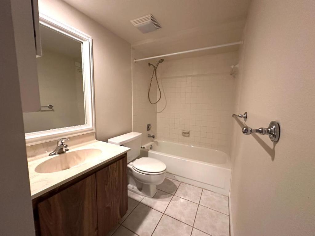 SHERWOOD LAKES - Residential