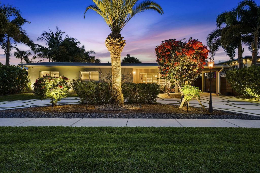 Photo of 4801 NE 4th Avenue, Oakland Park, FL 33334 (MLS # B26004694)