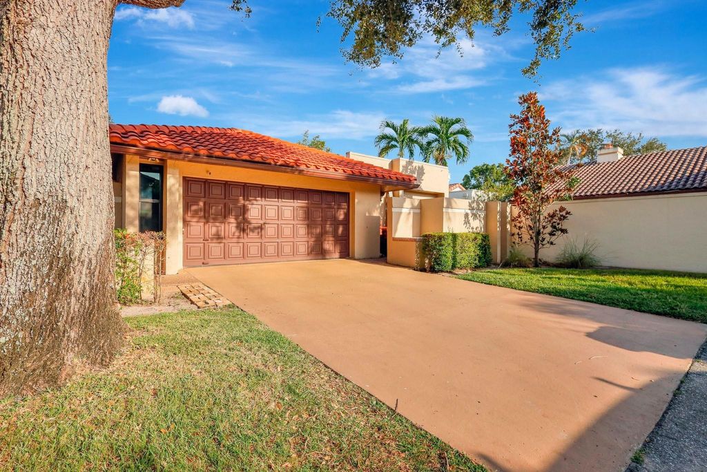 Photo of 6810 Allegre Ct, Boca Raton, FL 33433 (MLS # F10534747)