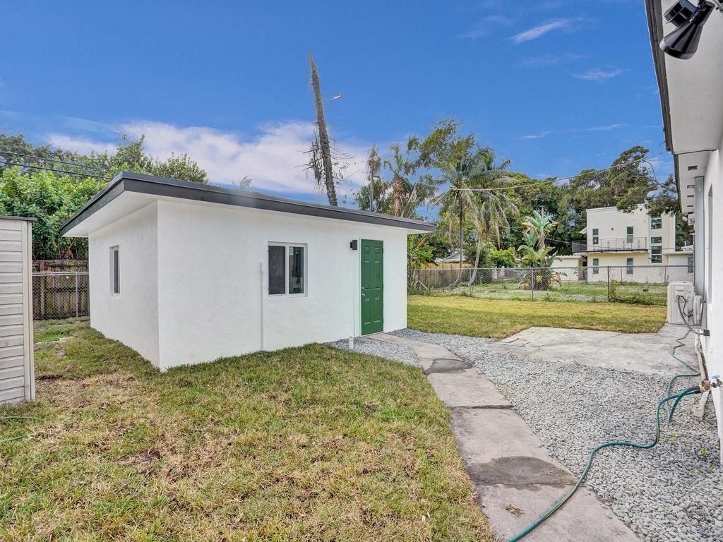 Oak Grove 27-16 B - Residential Income