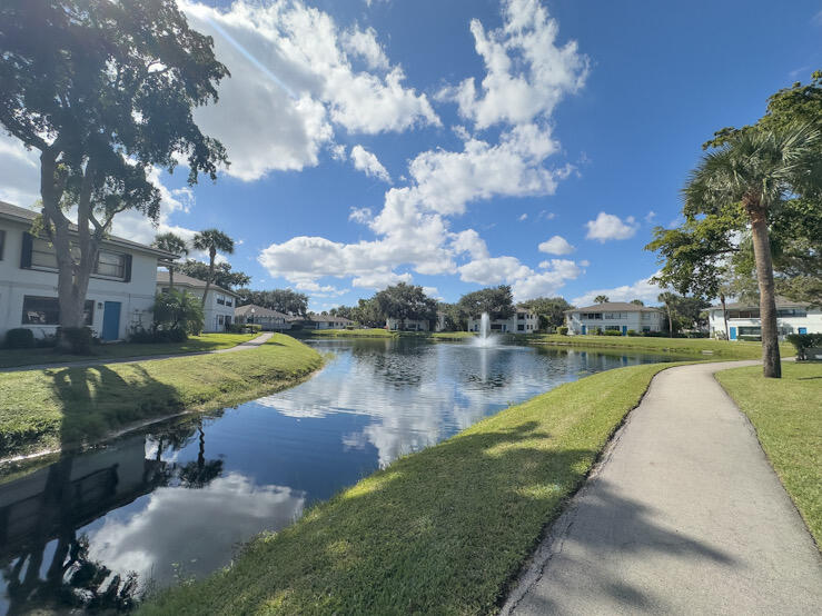 DELRAY OAKS CONDO - Residential